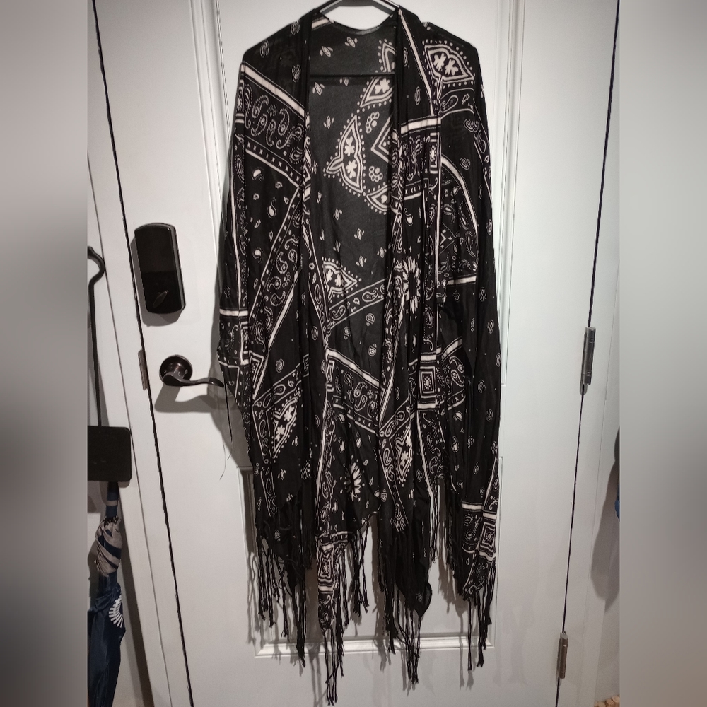 H&M Divided women's shawl black with white paisley design